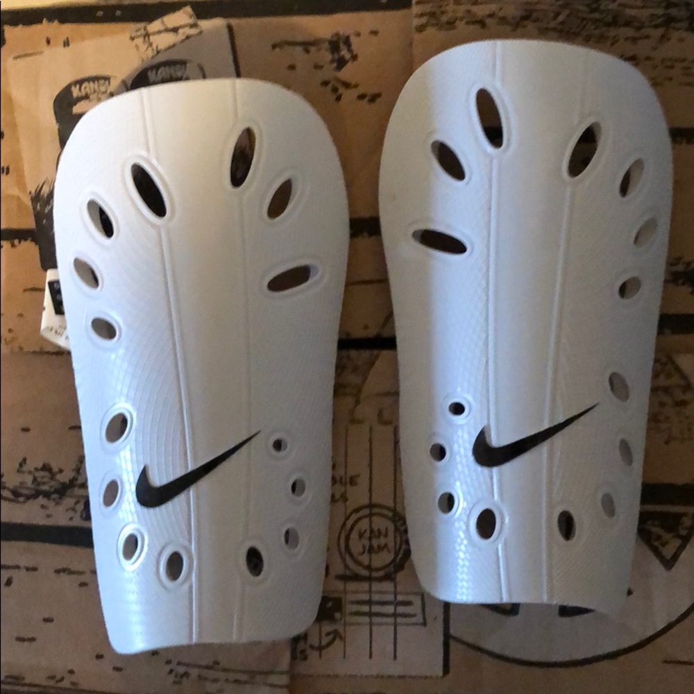 Nike soccer sport shin guards. Very lightly used!